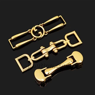 여성 로퍼를 위한 골드 버클