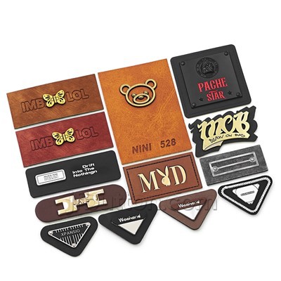 금속 태그가 달린 바지 가죽 패치